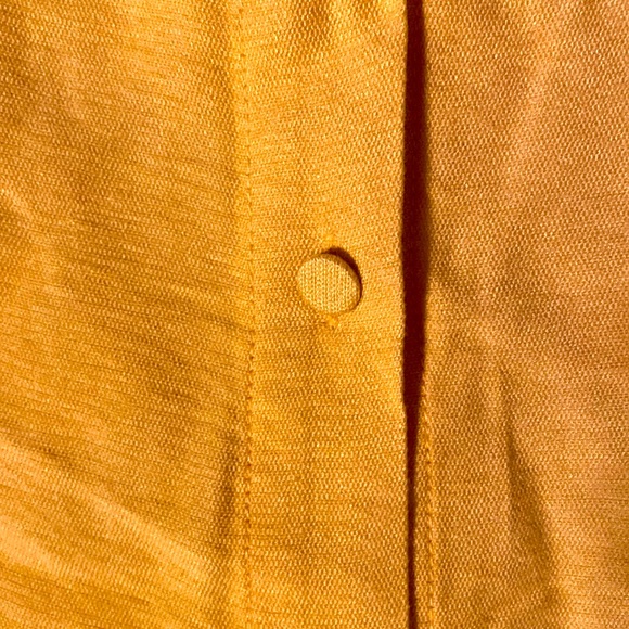 Cute 🥰 Little yellow top with fabric buttons and adjustable straps!💕🌸💐 - Picture 2 of 2